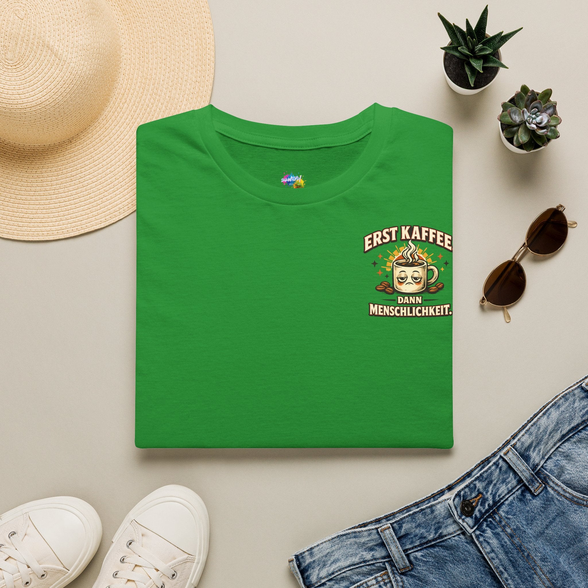 Erst Kaffee, dann Menschlichkeit – T-Shirt