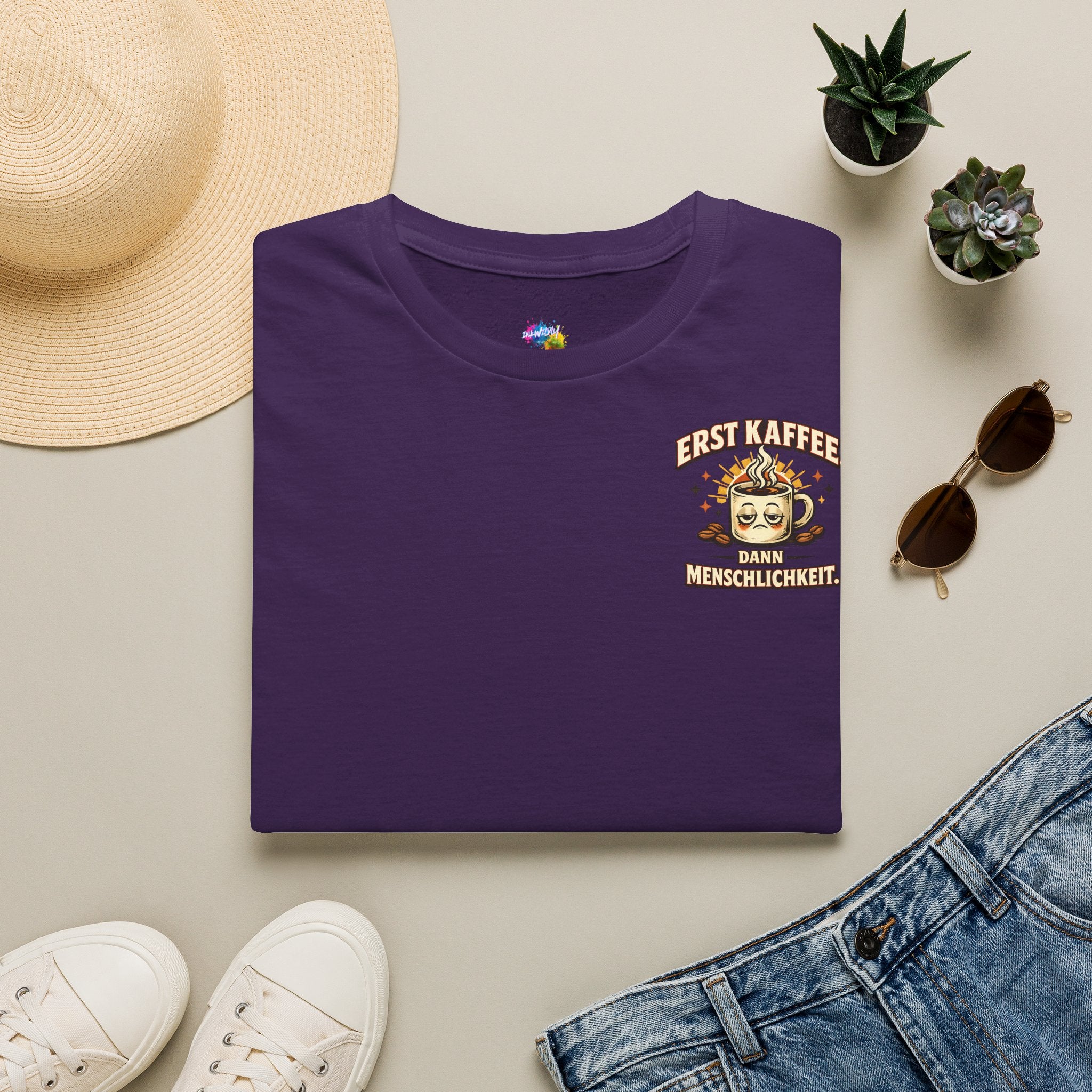 Erst Kaffee, dann Menschlichkeit – T-Shirt