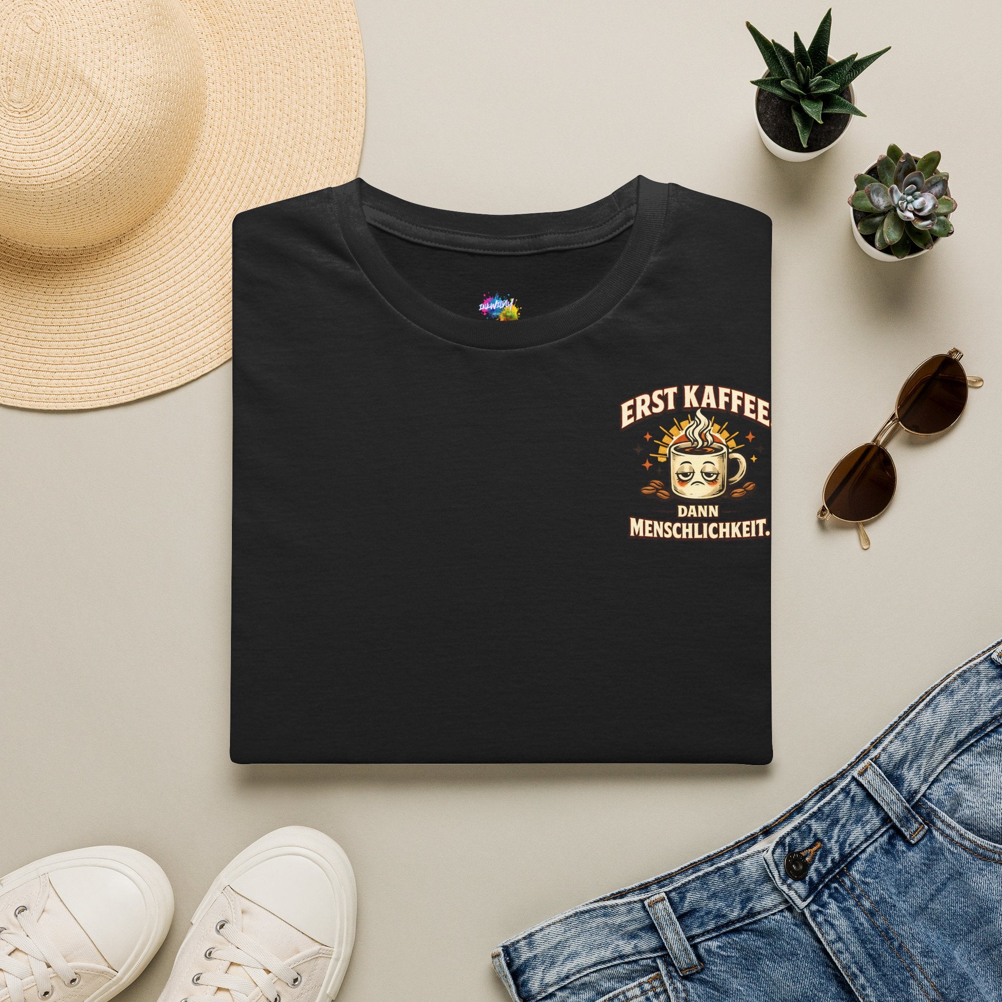 Erst Kaffee, dann Menschlichkeit – T-Shirt